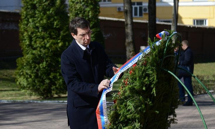 10 апреля 2020 года, Смоленск, Сквер Памяти Героев. Возложение венка к Вечному Огню