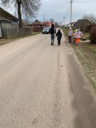 Калужская область, Сухиничи, улица Чернышевского. Дорога в состоянии на дату личного приема граждан, проведенного И.П.Горячевой 26 мая 2022 года