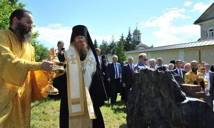 Калужская область, Козельский район. Церемония закладки памятника Ф.М.Достоевскому в Оптиной пустыни. Фото: пресс-служба Законодательного собрания Калужской области