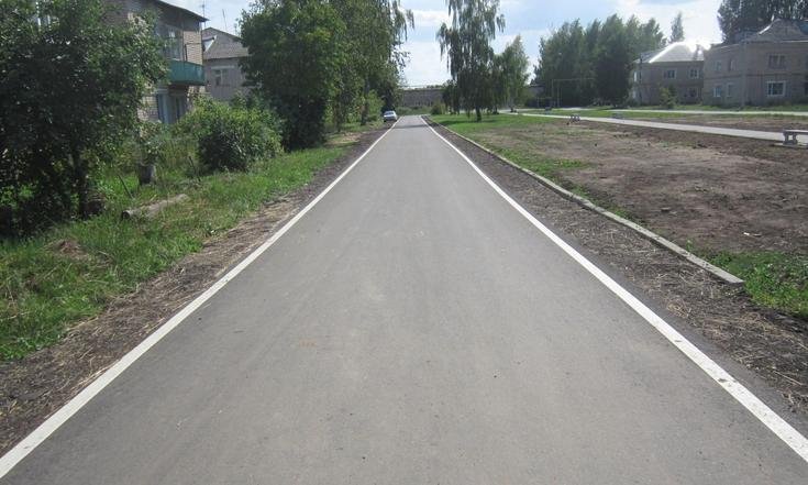 Ивановская область, Гаврилово-Посадский район, село Липовая Роща. Дорога вдоль домов № 9–11 по улице Юбилейной после ремонта (к информации о выполнении поручения по итогам личного приема граждан, проведенного А.Н.Мошковым 14 июля 2022 года)