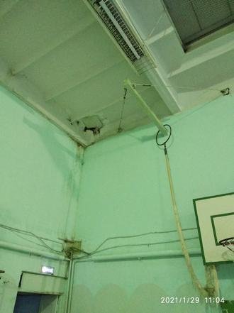 Ивановская область, Приволжск, Социалистическая улица, 4. Спортивный зал СОШ №1 до ремонта (к личному приему граждан, проводимому М.А.Бубеном 27 мая 2021 года)