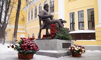 Москва, улица Малая Пироговская, 1/1. Открытие памятника Константину Дмитриевичу Ушинскому. Фото: официальный сайт Московского педагогического государственного университета mpgu.su