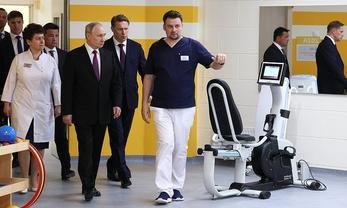1 июня 2023 года. Московская область, Подольск, улица Высотная, 4а. Посещение Федерального детского реабилитационного центра. Фото: пресс-служба Президента РФ