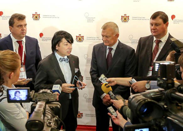Валентин Юдашкин: «С открытием текстильного производства в Рязанской области будем шить у себя и для себя»