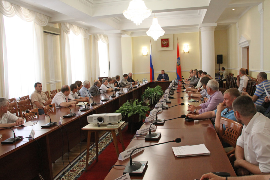 Вадим Потомский встретился с представителями политических партий
