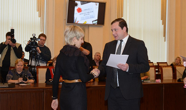 Сотрудники средств массовой информации отмечают профессиональный праздник