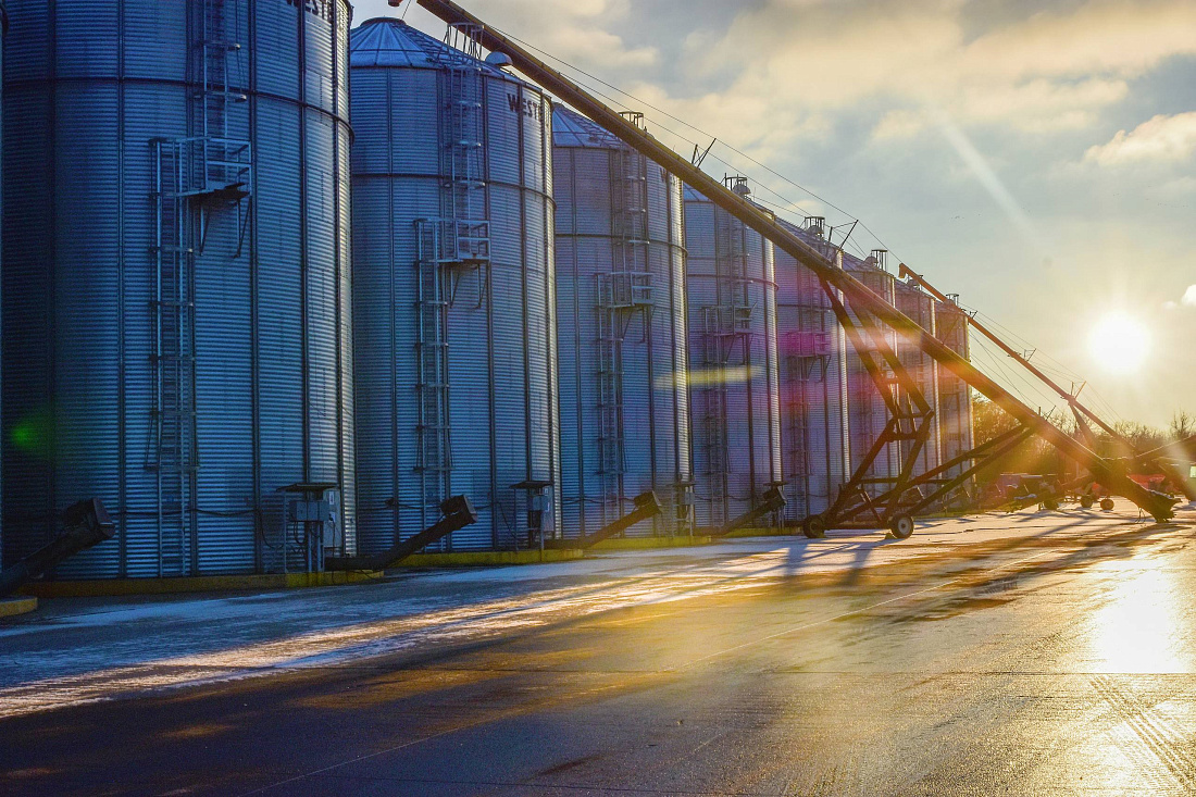 Курская область, Солнцевский район, поселок Солнцево, улица Октябрьская, 4. Завод по производству семян. Фото: kursk.ru