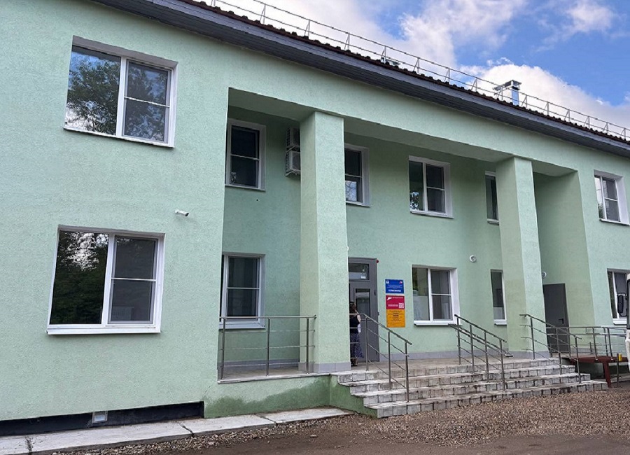 Костромская область, город Чухлома, улица Калинина, 64. Здание поликлиники после реконструкции. Фото: adm44.ru