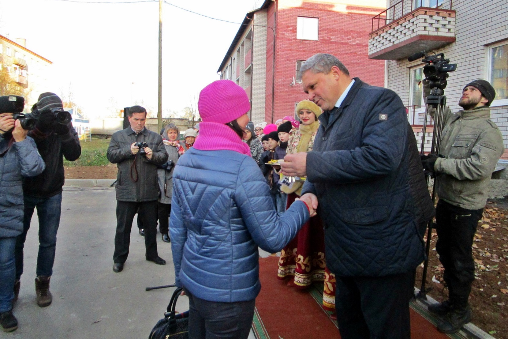 В Камешково 48 переселенцев из аварийного жилья
получили ключи от новых квартир