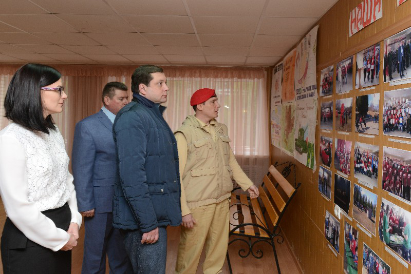 Губернатор Смоленской области Алексей Островский встретился с участниками профильной смены «Юнармейцы»