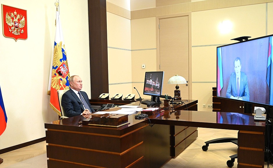 29 июля 2021 года, Московская область, Ново-Огарёво. Встреча Президента России Владимира Путина с врио Губернатора Белгородской области Вячеславом Гладковым (в режиме видеоконференции). Фото: kremlin.ru