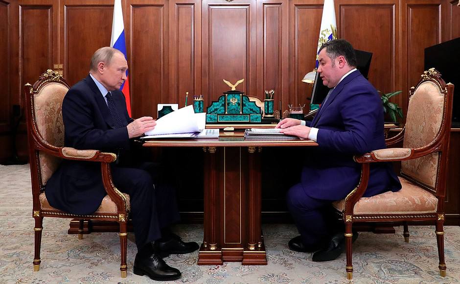 6 мая 2022 года. Москва, Кремль. Рабочая встреча с губернатором Тверской области Игорем Руденей. Фото: kremlin.ru
