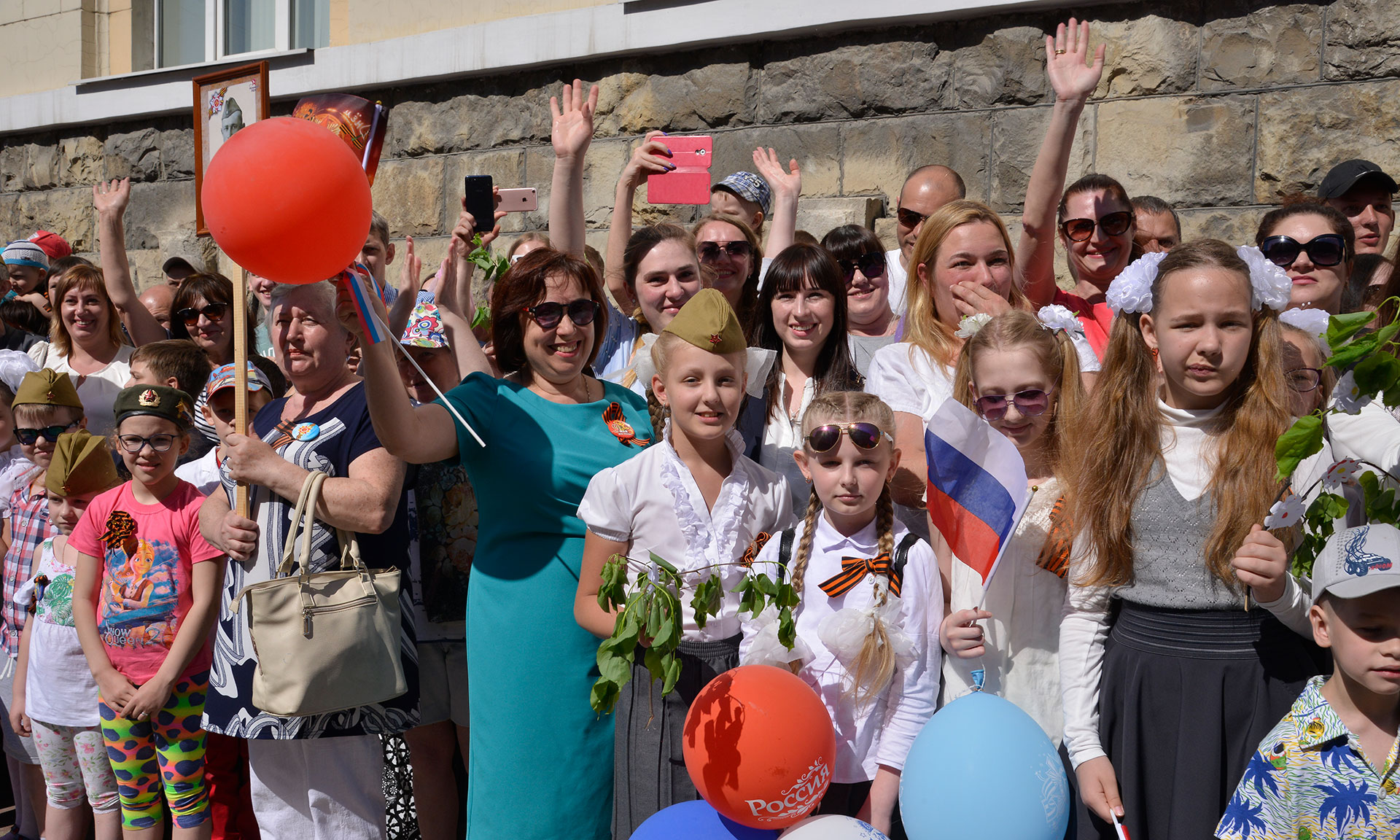 Стучится в наше сердце память…