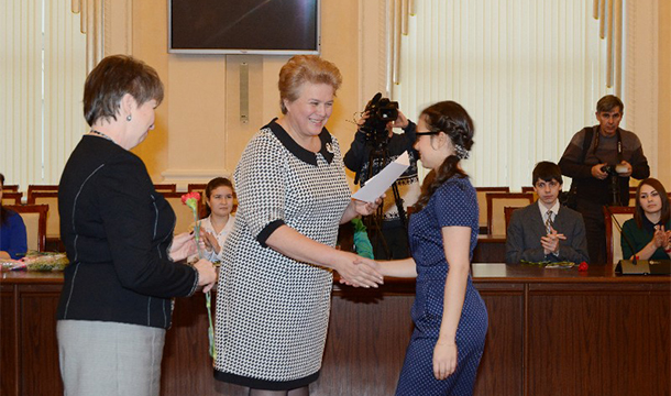 Торжественная церемония вручения свидетельств стипендиатам областной стипендии имени князя Смоленского Романа Ростиславовича