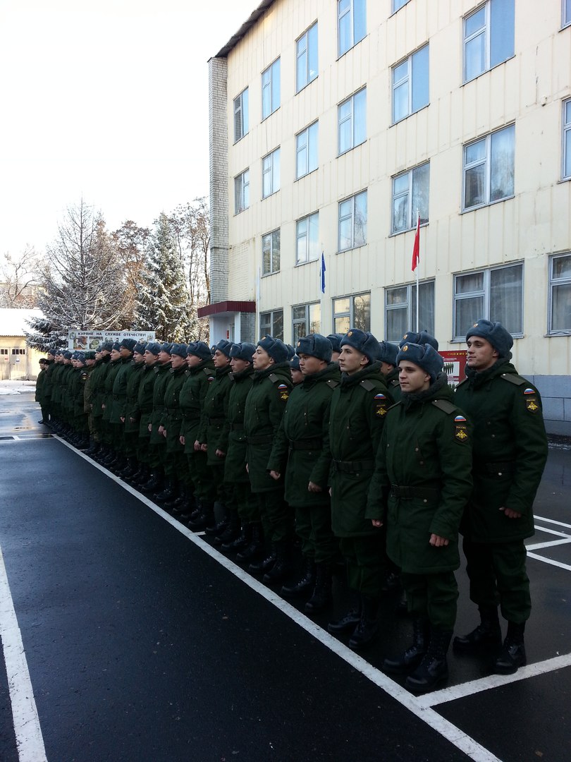 На плацу областного сборного пункта состоялся митинг, посвященный торжественной отправке призывников на службу в Вооруженные силы РФ