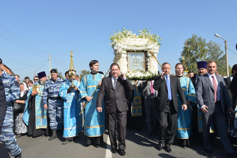 В местечке Коренная пустынь под Курском состоялся крестный ход с чудотворной иконой Божией Матери "Знамение"