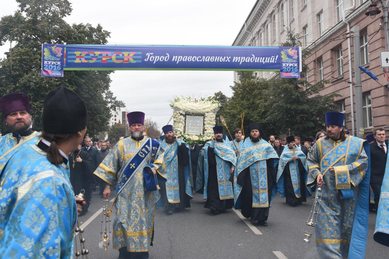 Тысячи православных приняли участие в крестном ходе с иконой Божией Матери «Знамение» Курская Коренная