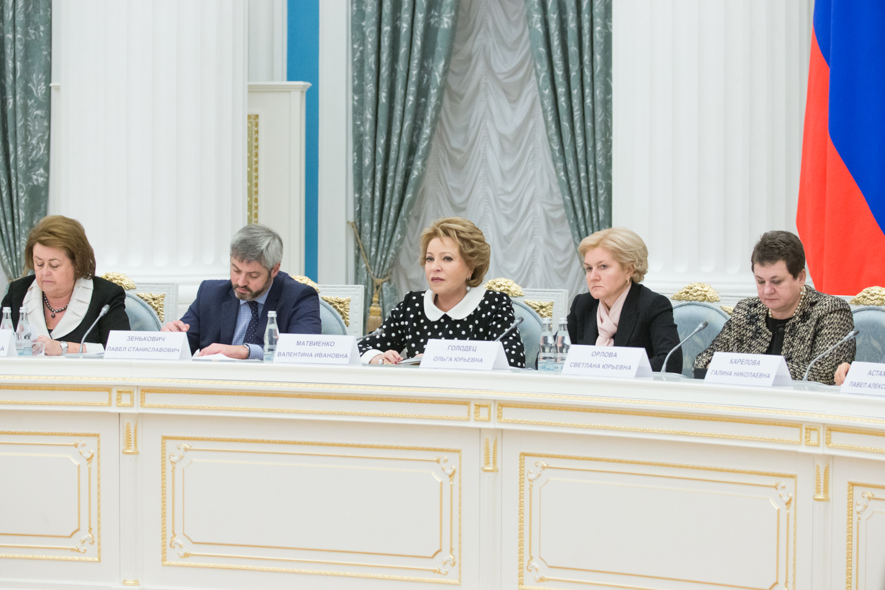 Светлана Орлова: «Фундаментом российского общества должна вновь стать семья, основанная на любви, уважении и авторитете родителей»