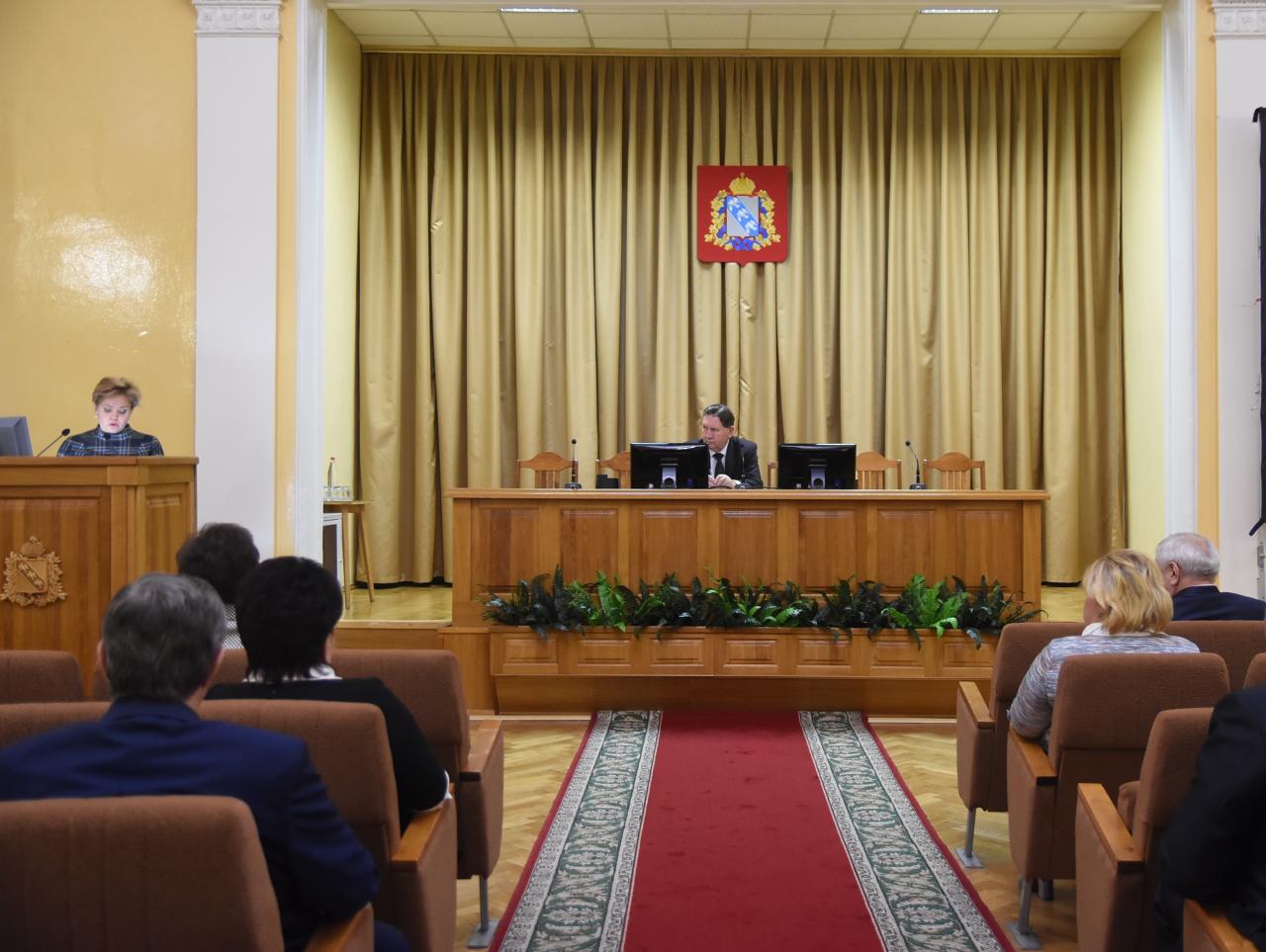Реализация Указа Президента РФ Владимира Путина о государственной политике в сфере защиты детей-сирот стала главной темой заседания рабочей группы под руководством губернатора Александра Михайлова