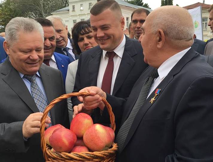 От яблока до саженца: Александр Никитин открыл Всероссийский день садовода в Мичуринске