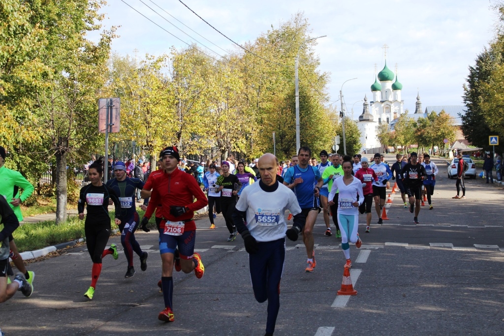 В Ростове прошел очередной этап проекта «Бегом по Золотому кольцу – 2018» – полумарафон «Ростов Великий»