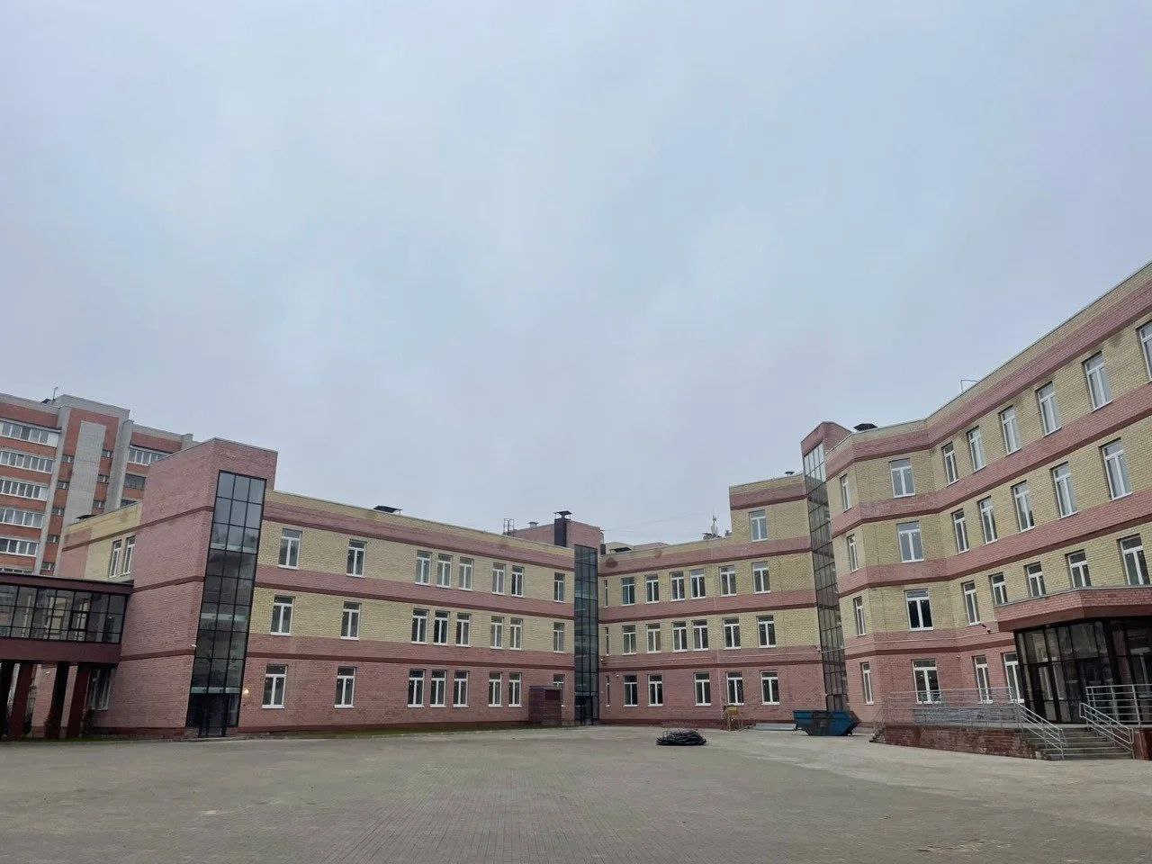 Ярославль, Московский проспект. Здание новой школы. Фото: t.me/evraevmikhail