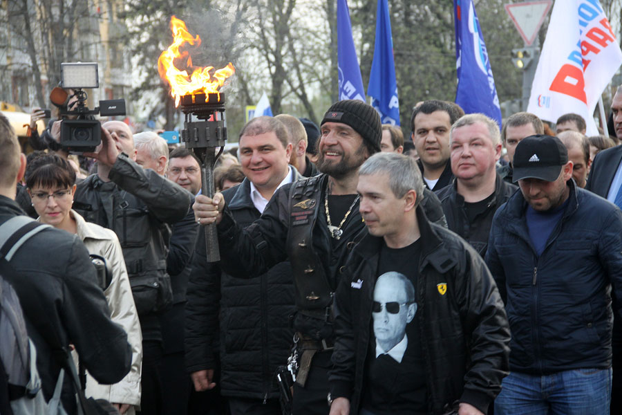 «Ночные волки» привезли в Орел частицу Вечного огня от могилы Неизвестного солдата в Москве