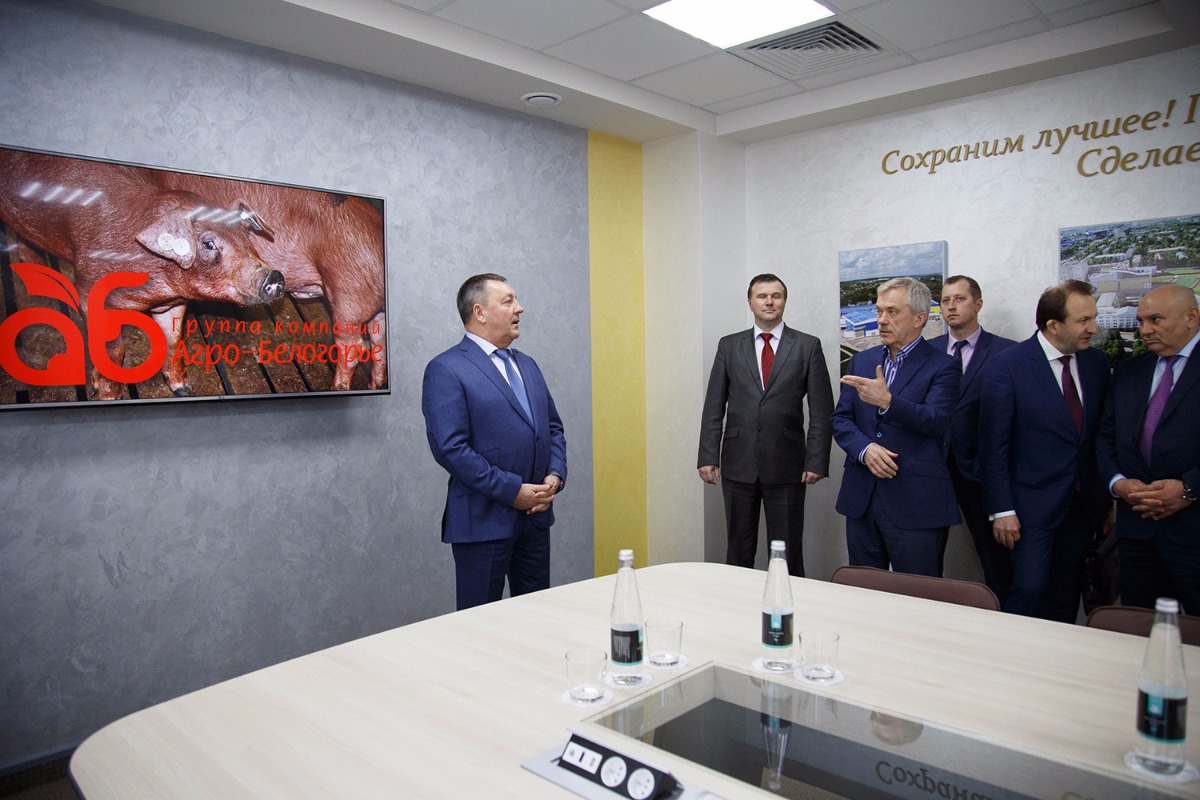 Губернатор посетил Центр геномной селекции в НИУ "БелГУ"