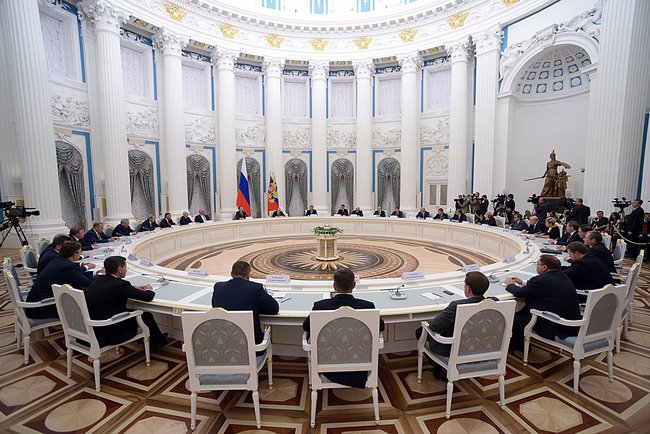 Президент РФ Владимир Путин встретился с вновь избранными руководителями регионов России