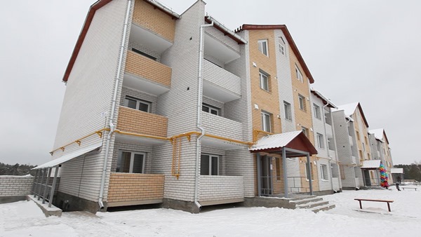 Курские семьи получили ключи от новых квартир