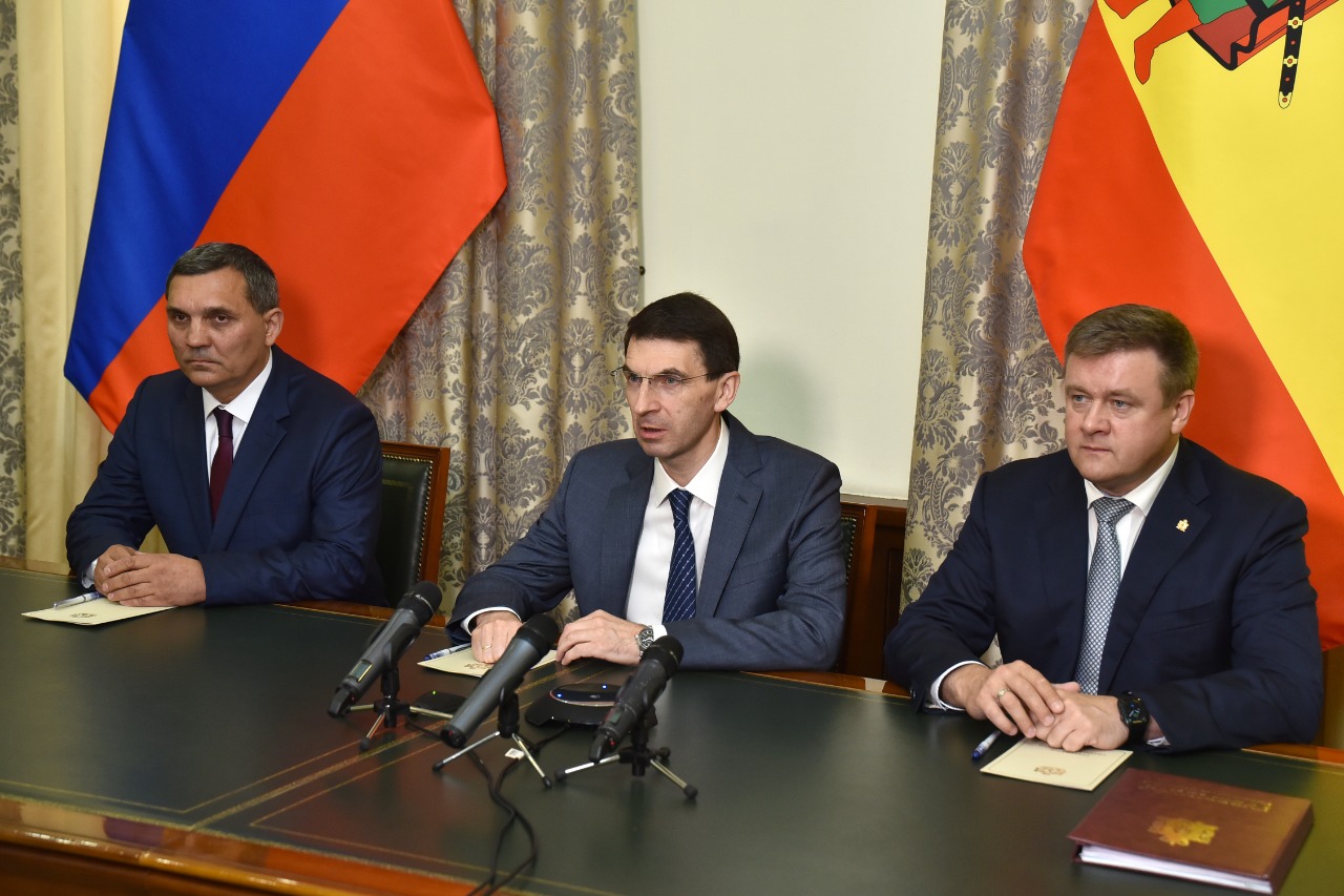 17 августа 2020 года, Рязань. Представление Правительству Рязанской области Михаила Максимова (на фото слева), назначенного главным федеральным инспектором по субъекту федерации.