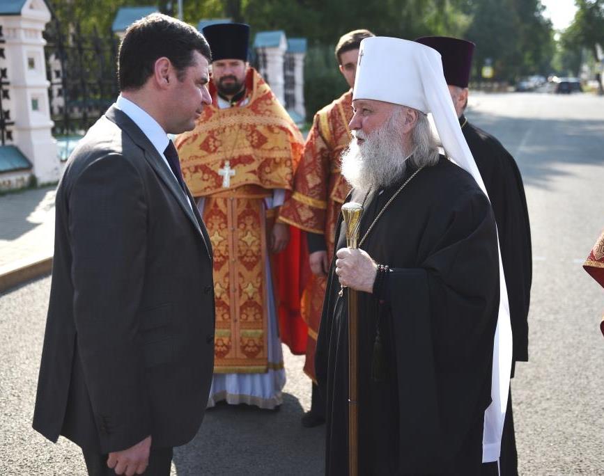 Митрополит Ярославский и Ростовский Пантелеимон благословил Дмитрия Миронова на добрые дела на благо региона