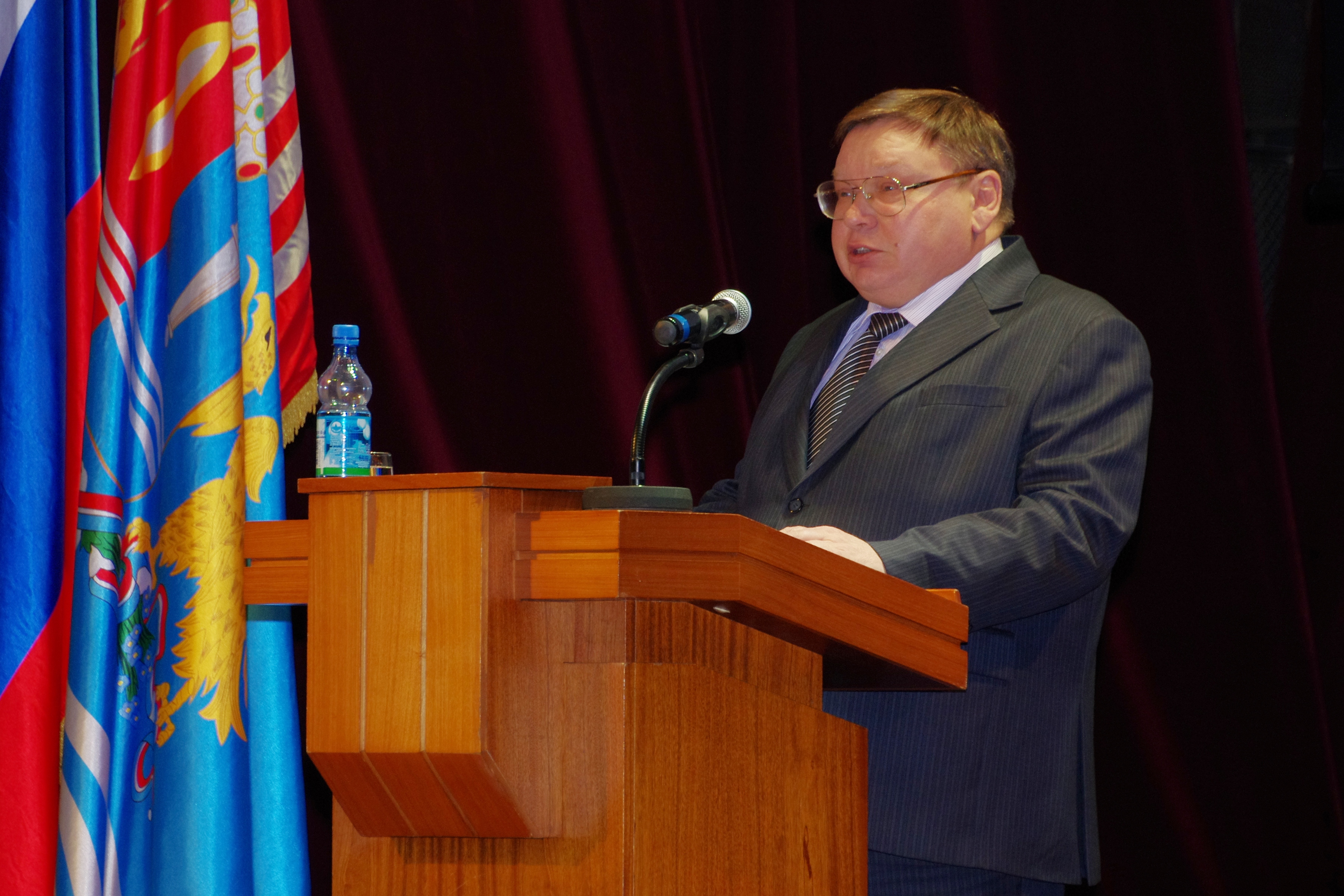 Губернатор Павел Коньков отчитался перед депутатами о результатах деятельности регионального правительства за 2014 год