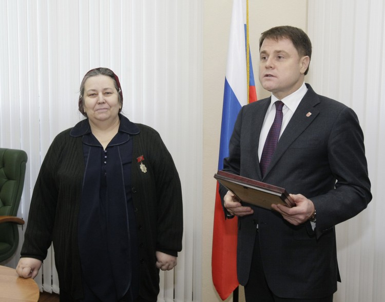 В.С.Груздев подарил многодетной семье Назаренко жилой дом