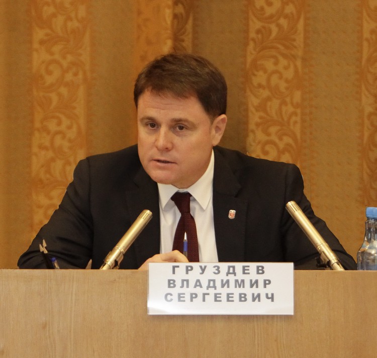 Владимир Груздев предложил увеличить минимальный размер оплаты труда в бюджетной сфере