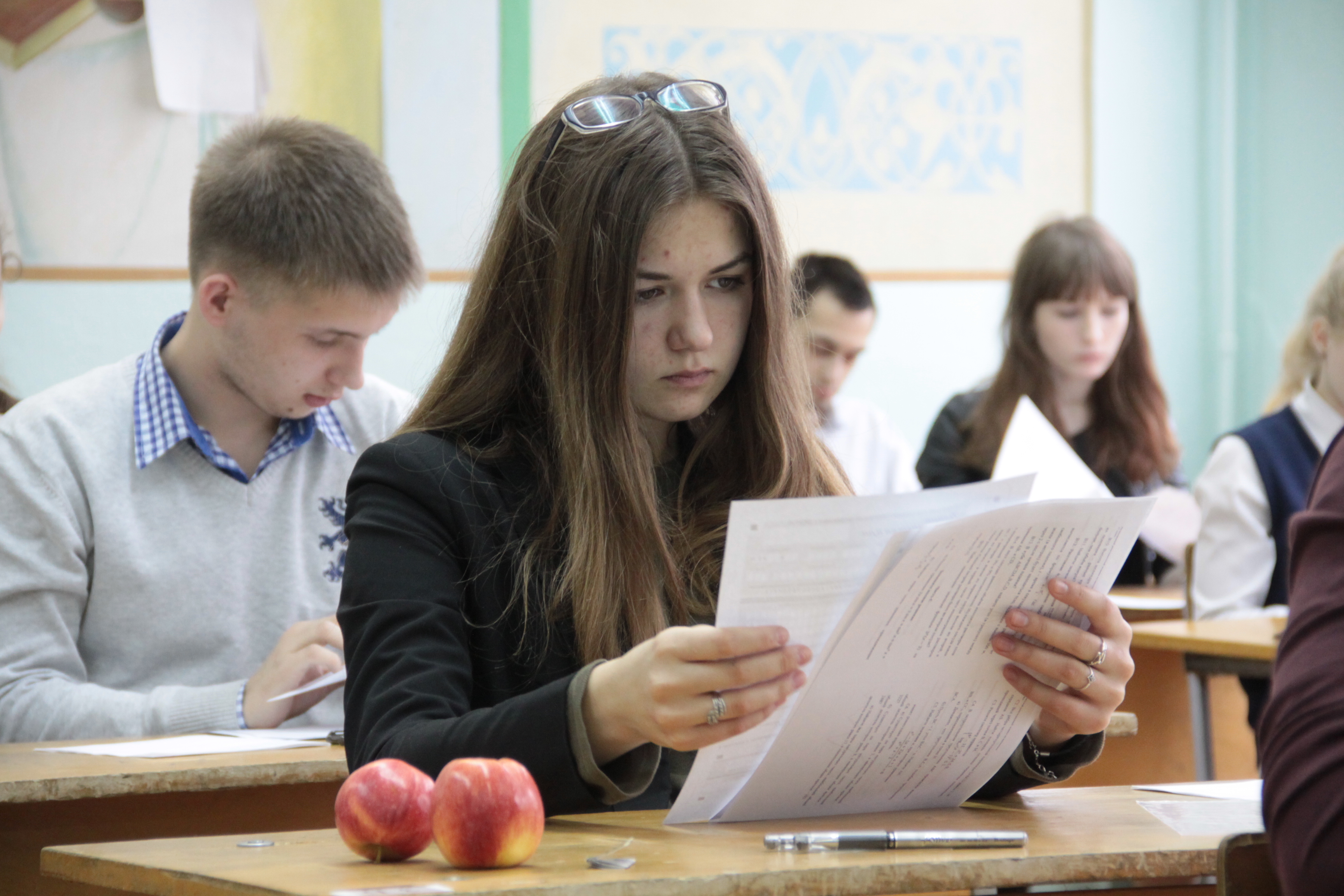 Школьники экзамены егэ гиа