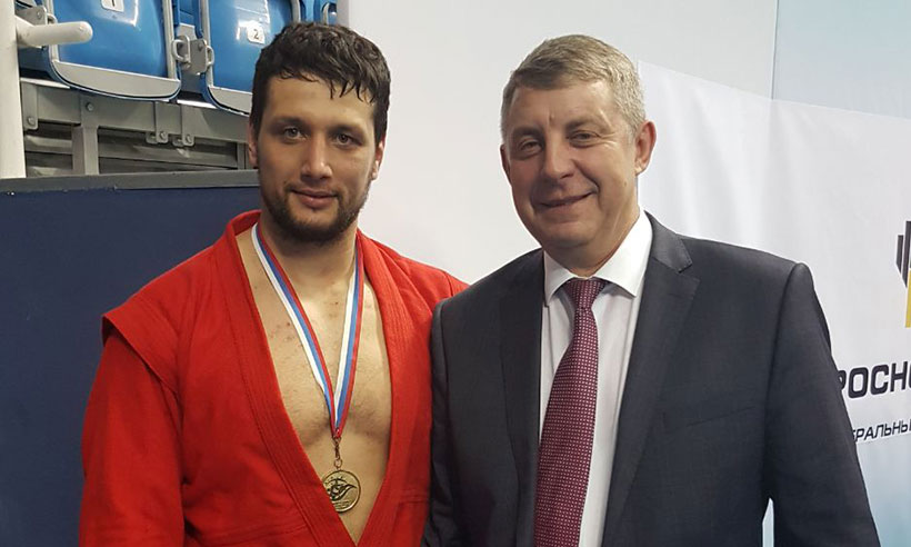 Брянский спортсмен Артем Осипенко стал шестикратным чемпионом мира по самбо