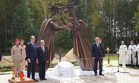 16 сентября 2023 года, Брянская область, Брасовский район, село Холмецкий Хутор. Торжественная церемония открытия мемориального комплекса «Ангелы». Фото: сайт правительства Брянской области bryanskobl.ru