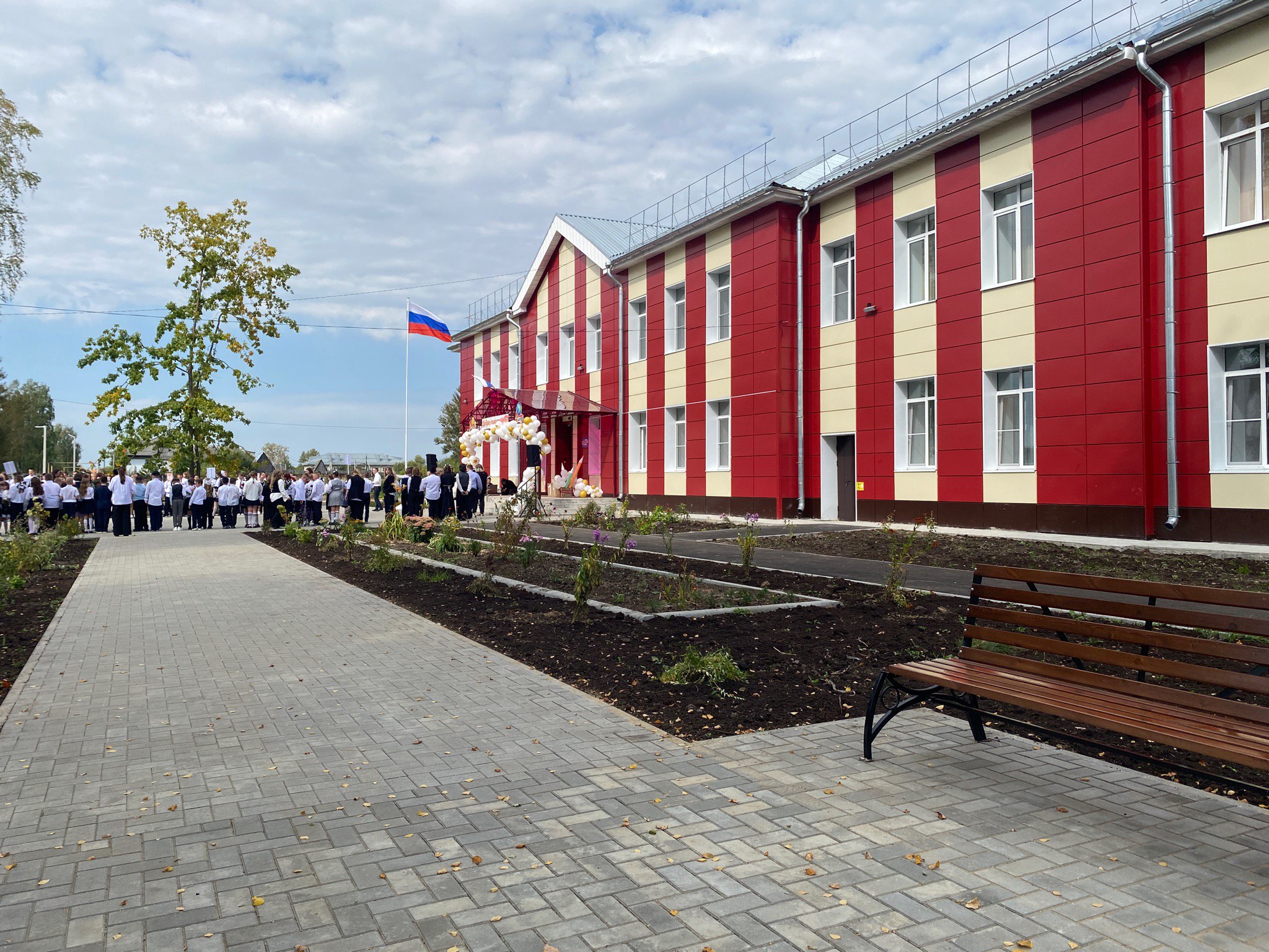 Владимирская область, поселок Гусевский, улица Мира, 12. Здание школы № 14 после капремонта. Фото: t.me/region33vladimir