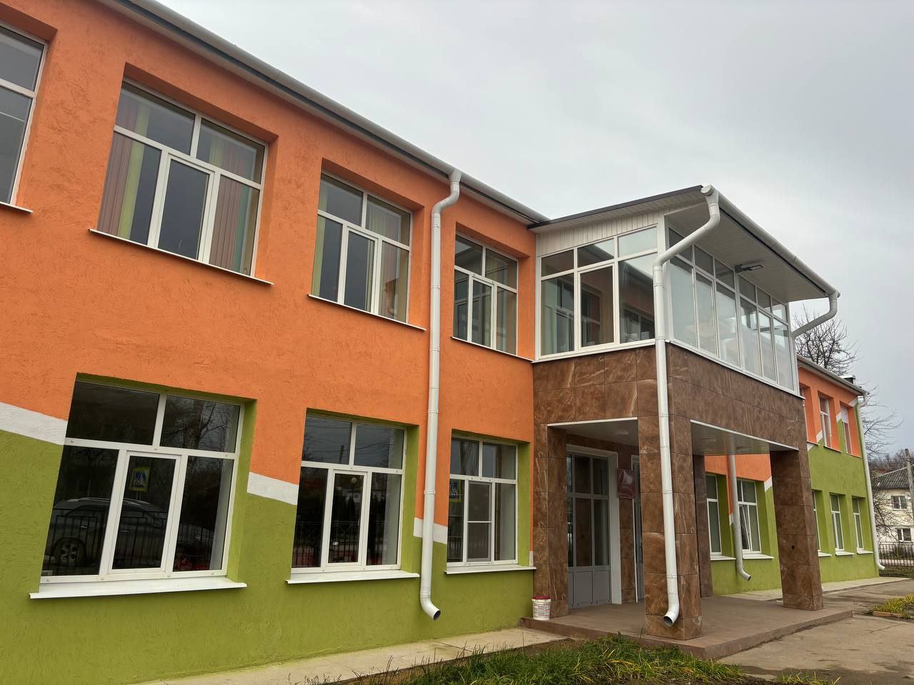 Калужская область, поселок Пятовский, улица Ленина, 12. Пятовская средняя школа после ремонта. Фото: тг-канал главы Дзержинского муниципального округа Е.Виркова