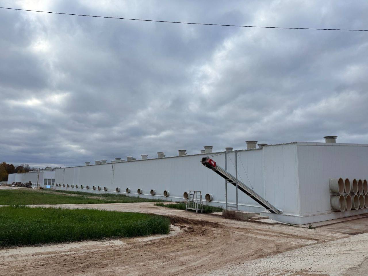 Смоленская область, деревня Сметанино. Птицефабрика «Сметанино» после модернизации. Фото: t.me/anohin67