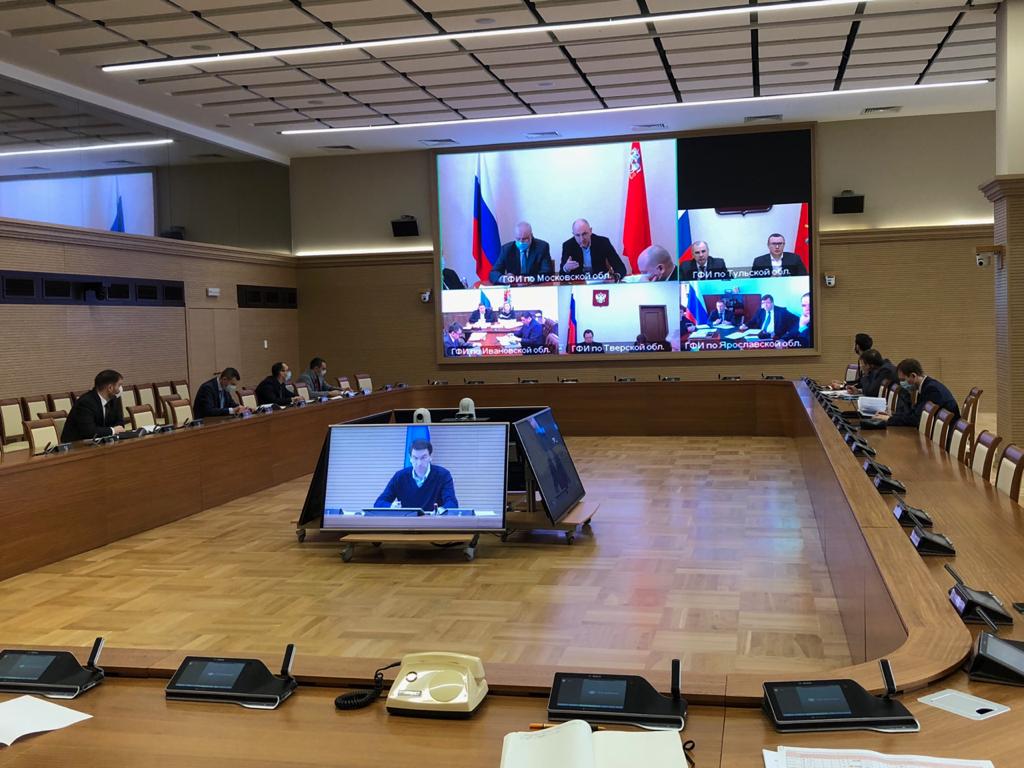 4 апреля 2020 года, Москва, Межрегиональный ситуационный центр. Совещание совещание с представителями правительств регионов ЦФО и руководителями территориальных управлений Роспотребнадзора и Росздравнадзора по мерам противодействия распространению коронавирусной инфекции нового типа