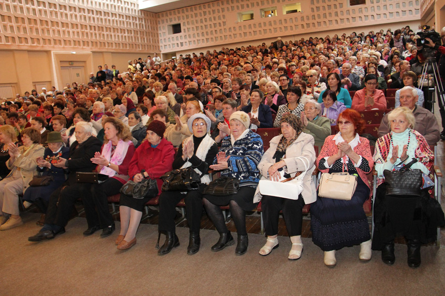 Орловцев «золотого» возраста чествовали в городском центре культуры