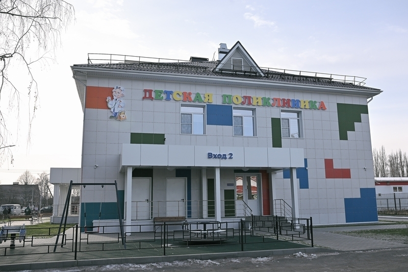 Воронежская область, город Бобров, улица Гагарина, 333. Здание детской поликлиники. Фото: сообщество во «ВКонтакте» администрации Юдановского сельского поселения